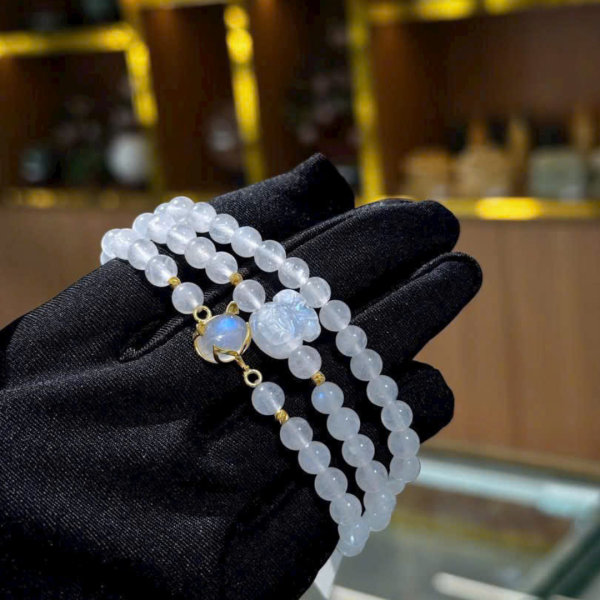 Vòng Tay Phong Thủy Moonstone Mix Vàng 10K – Ánh Trăng Dịu Dàng Đánh Thức Nữ Tính Bên Trong - Ảnh 3